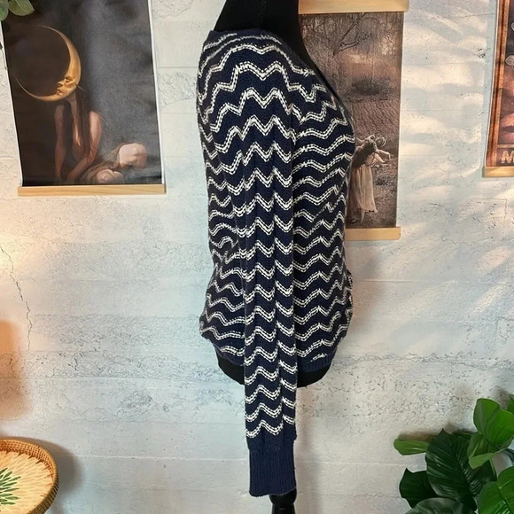 Roxy blue and white v-veck chevron sweater size large - Picture 4 of 8